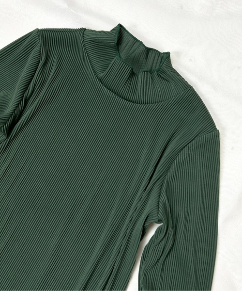 Meli rich(メリーリッチ)の「リップルプリーツハイネック(Tシャツ/カットソー・レディース・ブラック/チャコールグレー/アイボリー/グレイッシュベージュ/ダークグリーン・MEDIUM)」の18枚目の写真