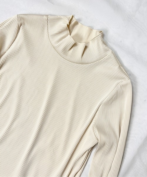 Meli rich(メリーリッチ)の「リップルプリーツハイネック(Tシャツ/カットソー・レディース・ブラック/チャコールグレー/アイボリー/グレイッシュベージュ/ダークグリーン・MEDIUM)」の7枚目の写真