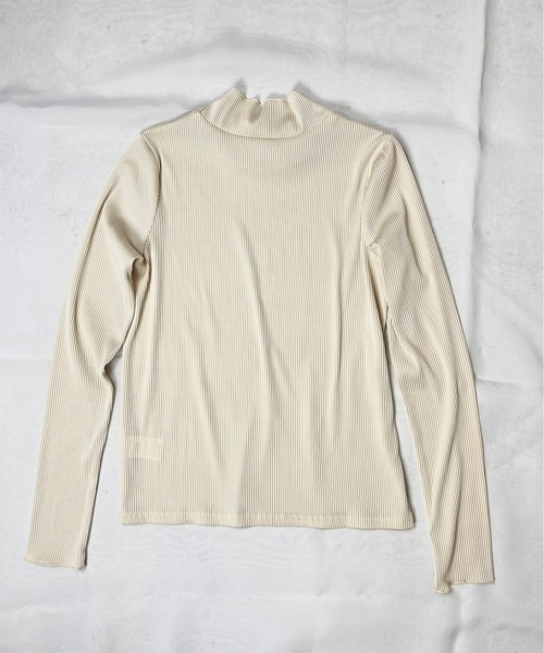 Meli rich(メリーリッチ)の「リップルプリーツハイネック(Tシャツ/カットソー・レディース・ブラック/チャコールグレー/アイボリー/グレイッシュベージュ/ダークグリーン・MEDIUM)」の6枚目の写真