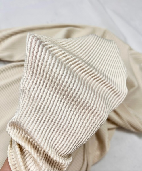 Meli rich(メリーリッチ)の「リップルプリーツハイネック(Tシャツ/カットソー・レディース・ブラック/チャコールグレー/アイボリー/グレイッシュベージュ/ダークグリーン・MEDIUM)」の8枚目の写真