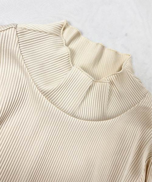 Meli rich(メリーリッチ)の「リップルプリーツハイネック(Tシャツ/カットソー・レディース・ブラック/チャコールグレー/アイボリー/グレイッシュベージュ/ダークグリーン・MEDIUM)」の9枚目の写真