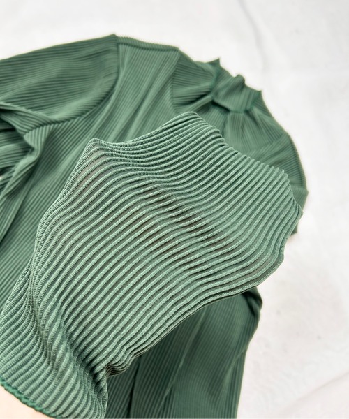 Meli rich(メリーリッチ)の「リップルプリーツハイネック(Tシャツ/カットソー・レディース・ブラック/チャコールグレー/アイボリー/グレイッシュベージュ/ダークグリーン・MEDIUM)」の21枚目の写真