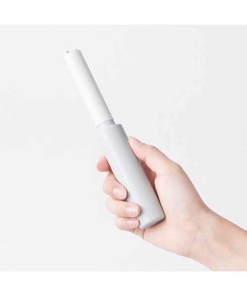 無印良品（ムジルシリョウヒン）の「携帯用衣類クリーナー　約直径２．６×高さ１１．５ｃｍ（掃除グッズ・メンズ・ライトグレー・FREE）」の5枚目の写真