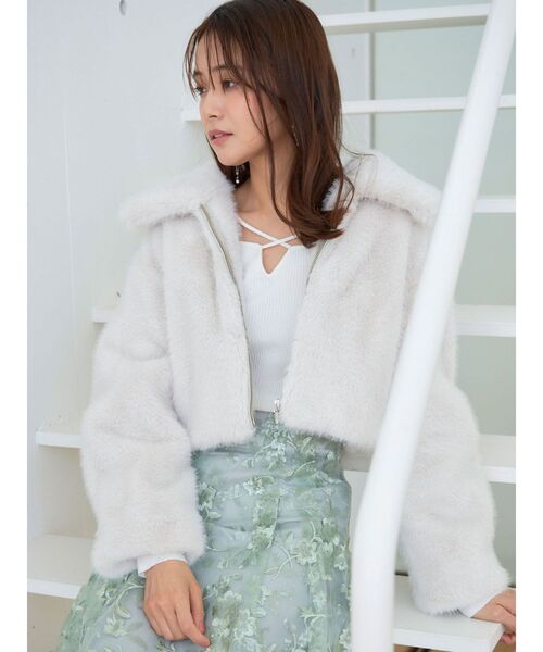 MERCURYDUO（マーキュリーデュオ）の「フェイクファー襟付きクロップドショートコート（その他アウター・レディース・アイボリー/チャコールグレー・SMALL/MEDIUM）」の12枚目の写真