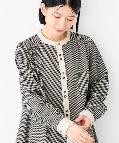 Viola e Viola(ヴィオラエヴィオラ)の「クレリックデザインフレアーチュニック(チュニック・レディース・ブラウン/ブラック系その他/ネイビー系・LL/M/3L/L)」の9枚目の写真