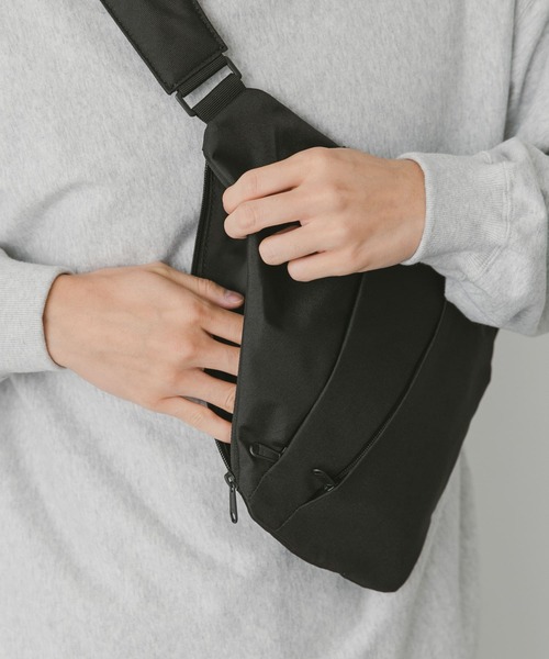 SML（エスエムエル）の「『撥水』『別注』SML×DOORS　ボディバッグ（ショルダーバッグ・メンズ・ブラック/ベージュ系その他/グレー・-）」の8枚目の写真