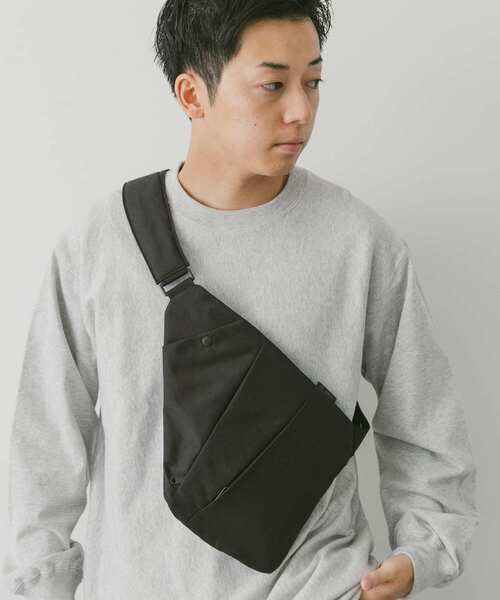 SML（エスエムエル）の「『撥水』『別注』SML×DOORS　ボディバッグ（ショルダーバッグ・メンズ・ブラック/ベージュ系その他/グレー・-）」の11枚目の写真