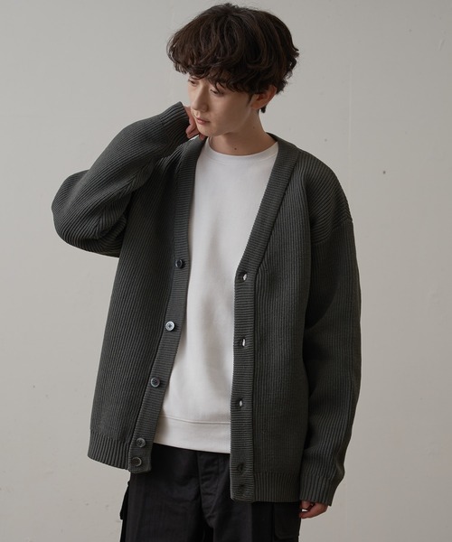 Blue Standard （ブルースタンダード）の「【BLUE STANDARD/ブルースタンダード】軽量 マシンウォッシャブル　 抗ピル 　帯電防止 　7GエアリーVネックボタン　カーディガン　捲縮ニット（カーディガン/ボレロ・メンズ・ブルーグレー/ブラック/チャコールグレー・MEDIUM/X-LARGE/LARGE）」の3枚目の写真