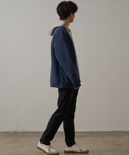 Blue Standard （ブルースタンダード）の「【BLUE STANDARD/ブルースタンダード】軽量 マシンウォッシャブル　 抗ピル 　帯電防止 　7GエアリーVネックボタン　カーディガン　捲縮ニット（カーディガン/ボレロ・メンズ・ブルーグレー/ブラック/チャコールグレー・MEDIUM/X-LARGE/LARGE）」の12枚目の写真