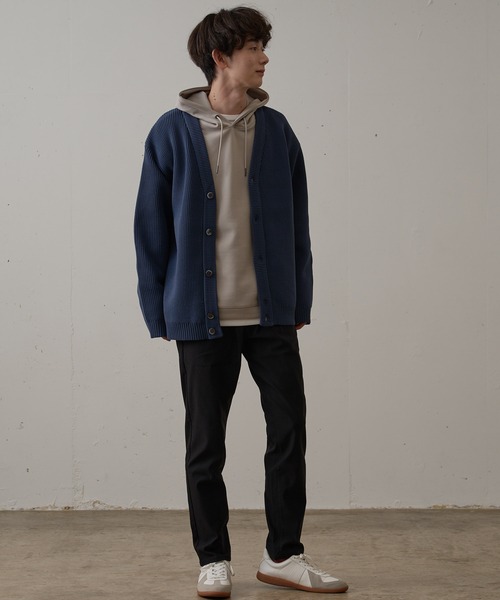 Blue Standard （ブルースタンダード）の「【BLUE STANDARD/ブルースタンダード】軽量 マシンウォッシャブル　 抗ピル 　帯電防止 　7GエアリーVネックボタン　カーディガン　捲縮ニット（カーディガン/ボレロ・メンズ・ブルーグレー/ブラック/チャコールグレー・MEDIUM/X-LARGE/LARGE）」の13枚目の写真