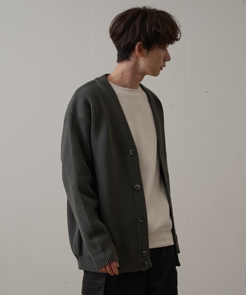 Blue Standard （ブルースタンダード）の「【BLUE STANDARD/ブルースタンダード】軽量 マシンウォッシャブル　 抗ピル 　帯電防止 　7GエアリーVネックボタン　カーディガン　捲縮ニット（カーディガン/ボレロ・メンズ・ブルーグレー/ブラック/チャコールグレー・MEDIUM/X-LARGE/LARGE）」の7枚目の写真