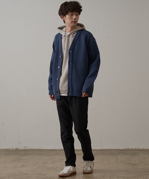 Blue Standard （ブルースタンダード）の「【BLUE STANDARD/ブルースタンダード】軽量 マシンウォッシャブル　 抗ピル 　帯電防止 　7GエアリーVネックボタン　カーディガン　捲縮ニット（カーディガン/ボレロ・メンズ・ブルーグレー/ブラック/チャコールグレー・MEDIUM/X-LARGE/LARGE）」の9枚目の写真