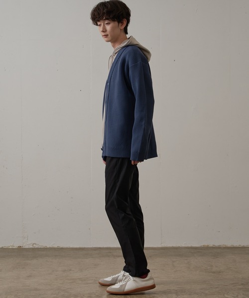 Blue Standard （ブルースタンダード）の「【BLUE STANDARD/ブルースタンダード】軽量 マシンウォッシャブル　 抗ピル 　帯電防止 　7GエアリーVネックボタン　カーディガン　捲縮ニット（カーディガン/ボレロ・メンズ・ブルーグレー/ブラック/チャコールグレー・MEDIUM/X-LARGE/LARGE）」の10枚目の写真