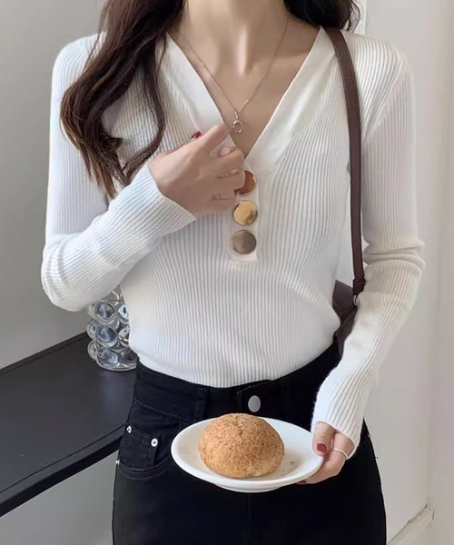 MAISON DE THERESE(メゾン ド テレーズ)の「Vネックニットトップス(ニット/セーター・レディース・モカ/グリーン/ライトベージュ/ブラック/グレー/イエロー/ホワイト・M)」の2枚目の写真