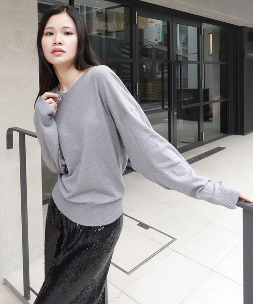 CORNERS（コーナーズ）の「Vネックニットプルオーバー（ニット/セーター・レディース・ブラック/グレイッシュベージュ/ホワイト/グレー・M）」の7枚目の写真