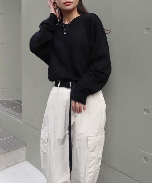 CORNERS（コーナーズ）の「Vネックニットプルオーバー（ニット/セーター・レディース・ブラック/グレイッシュベージュ/ホワイト/グレー・M）」の11枚目の写真