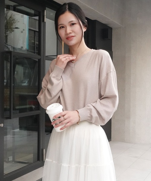 CORNERS（コーナーズ）の「Vネックニットプルオーバー（ニット/セーター・レディース・ブラック/グレイッシュベージュ/ホワイト/グレー・M）」の13枚目の写真