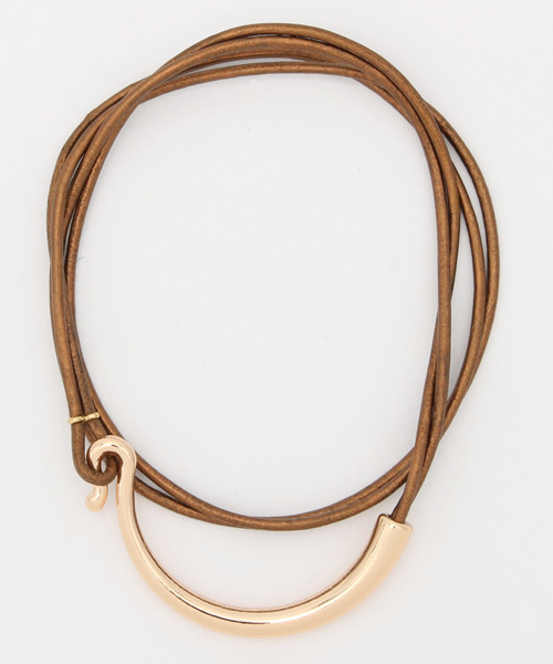 ear PAPILLONNER（イアパピヨネ）の「レザーフックブレスレット（ブレスレット・レディース・ゴールド/アイボリー/シルバー・FREE）」の3枚目の写真