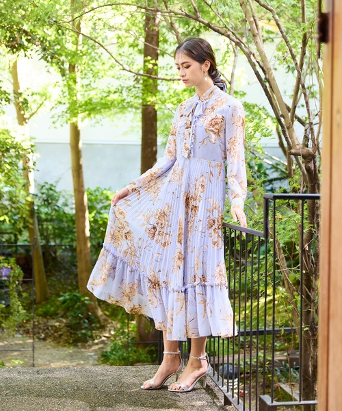 Audie a Muses（オーディアミューズ）の「ボウタイプリーツワンピース