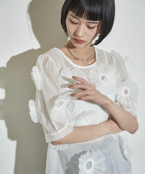 THE YOn（ザヨン）の「フラワーモチーフシアーブラウス（シャツ