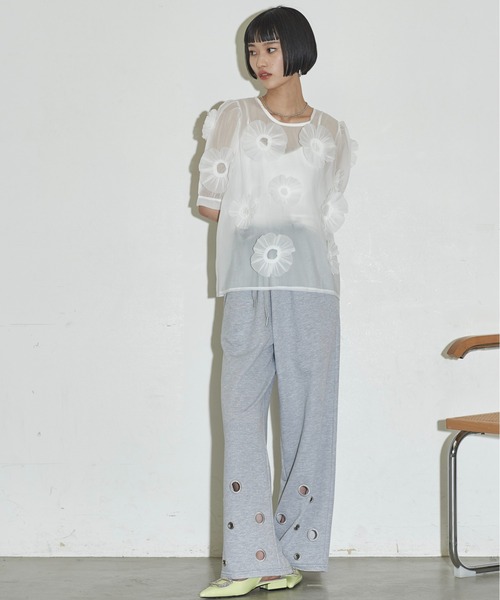THE YOn（ザヨン）の「フラワーモチーフシアーブラウス（シャツ