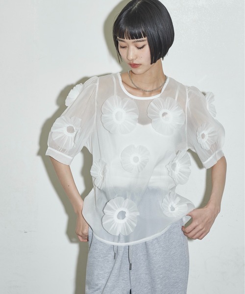 THE YOn（ザヨン）の「フラワーモチーフシアーブラウス（シャツ