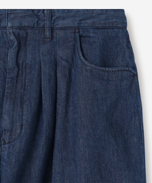 FARAH(ファーラー)の「FARAH | ツータック ワイドデニムパンツ MEN(デニムパンツ・メンズ・ブルー/インディゴブルー・34/32/30)」の9枚目の写真
