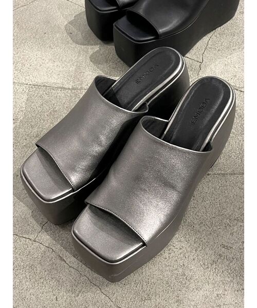 EMODA(エモダ)の「タンクボリュームソールサンダル(サンダル・レディース・ブラック/シルバー・SMALL/MEDIUM/LARGE)」の7枚目の写真