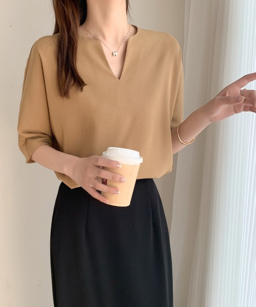 ECLIN(エクラン)の「キーネック半袖ブラウス(シャツ/ブラウス・レディース・チャコールグレー/ブラック/ベージュ/アイボリー・M/L)」の4枚目の写真