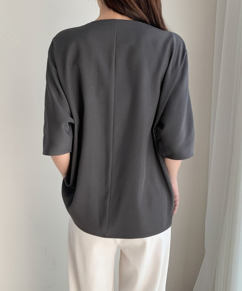 ECLIN(エクラン)の「キーネック半袖ブラウス(シャツ/ブラウス・レディース・チャコールグレー/ブラック/ベージュ/アイボリー・M/L)」の10枚目の写真