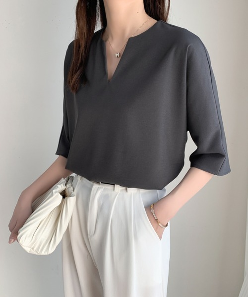 ECLIN(エクラン)の「キーネック半袖ブラウス(シャツ/ブラウス・レディース・チャコールグレー/ブラック/ベージュ/アイボリー・M/L)」の12枚目の写真