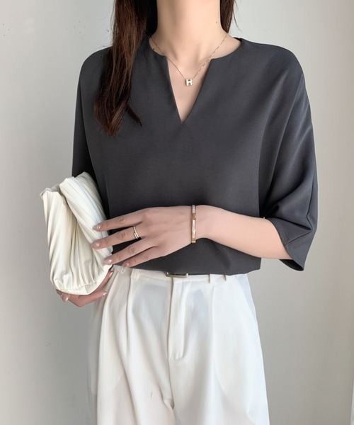 ECLIN(エクラン)の「キーネック半袖ブラウス(シャツ/ブラウス・レディース・チャコールグレー/ブラック/ベージュ/アイボリー・M/L)」の13枚目の写真