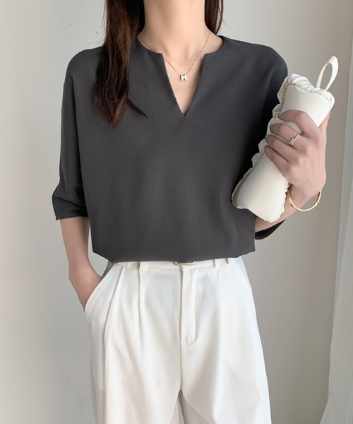 ECLIN(エクラン)の「キーネック半袖ブラウス(シャツ/ブラウス・レディース・チャコールグレー/ブラック/ベージュ/アイボリー・M/L)」の14枚目の写真