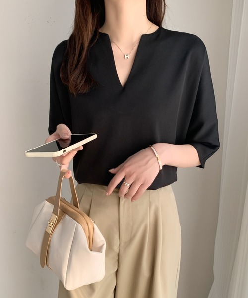 ECLIN(エクラン)の「キーネック半袖ブラウス(シャツ/ブラウス・レディース・チャコールグレー/ブラック/ベージュ/アイボリー・M/L)」の19枚目の写真