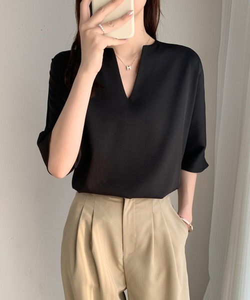 ECLIN(エクラン)の「キーネック半袖ブラウス(シャツ/ブラウス・レディース・チャコールグレー/ブラック/ベージュ/アイボリー・M/L)」の21枚目の写真
