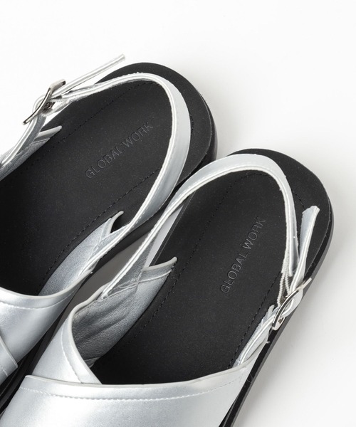GLOBAL WORK（グローバルワーク）の「らくっションクロスサンダル/108083（サンダル・レディース・カーキ系8/アイボリー/シルバー/ブラック・SMALL/LARGE/MEDIUM）」の22枚目の写真