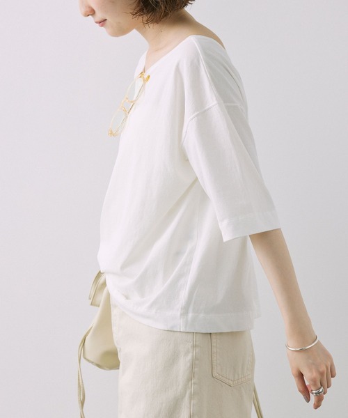 BABYLONE（バビロン）の「天竺バックオープンＴシャツ（Tシャツ/カットソー・レディース・オフホワイト/グレイッシュベージュ・フリー）」の4枚目の写真