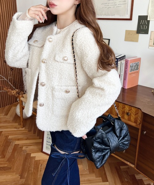 美品✨MOSCHINOゴールドチェーン装飾 ノーカラージャケット 金ボタン 美品✨MOSCHINOゴールドチェーン装飾 ノーカラージャケット 金ボタン