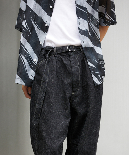 JOURNAL STANDARD（ジャーナルスタンダード）の「コットンヘンプ デニムベルテッド キャノンオーバーパンツ（デニムパンツ・メンズ・ブラック/ネイビー・SMALL/MEDIUM/LARGE）」の11枚目の写真