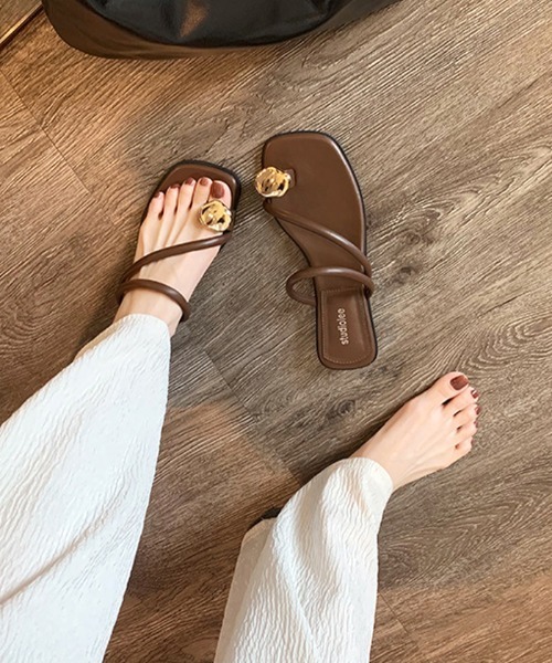 Futier land（フューティアランド）の「メタルモチーフフラットサンダル（サンダル・レディース・ブラック/アイボリー/ブラウン・38/39/36/37）」の7枚目の写真