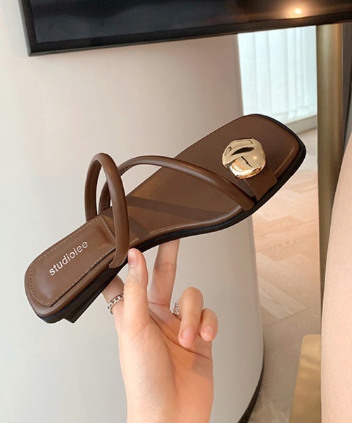 Futier land（フューティアランド）の「メタルモチーフフラットサンダル（サンダル・レディース・ブラック/アイボリー/ブラウン・38/39/36/37）」の10枚目の写真