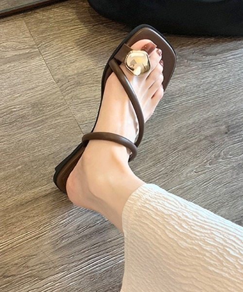 Futier land（フューティアランド）の「メタルモチーフフラットサンダル（サンダル・レディース・ブラック/アイボリー/ブラウン・38/39/36/37）」の11枚目の写真