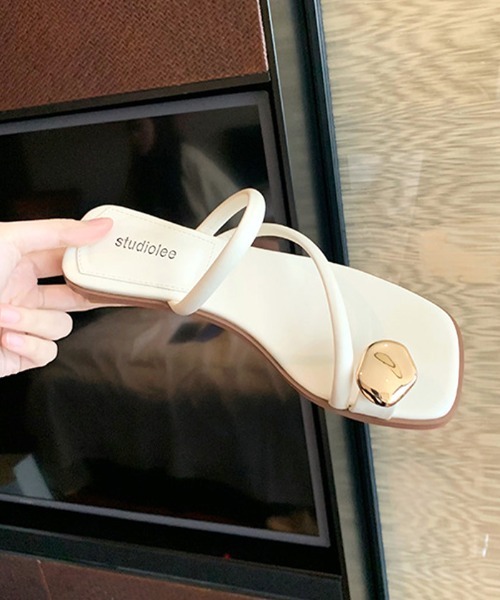 Futier land（フューティアランド）の「メタルモチーフフラットサンダル（サンダル・レディース・ブラック/アイボリー/ブラウン・38/39/36/37）」の15枚目の写真