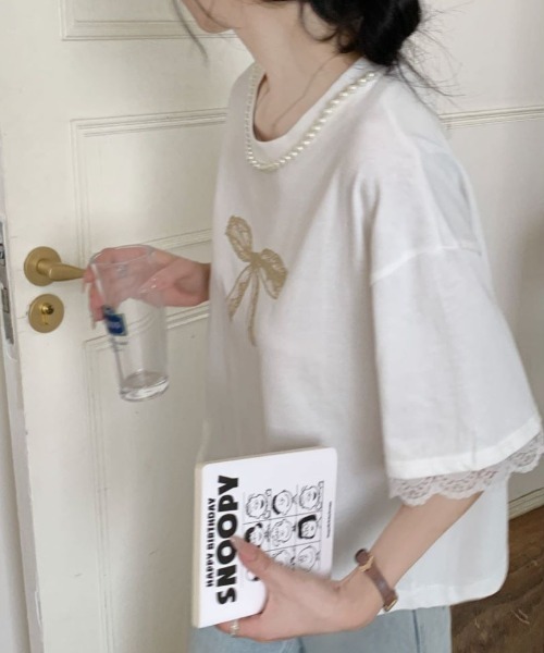 Diosfront(ディオスフロント)の「カラーリボンプリント襟パール付きオーバーTee(Tシャツ/カットソー・レディース・ホワイト/ブラック/グレー・FREE)」の8枚目の写真