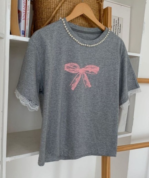 Diosfront(ディオスフロント)の「カラーリボンプリント襟パール付きオーバーTee(Tシャツ/カットソー・レディース・ホワイト/ブラック/グレー・FREE)」の10枚目の写真