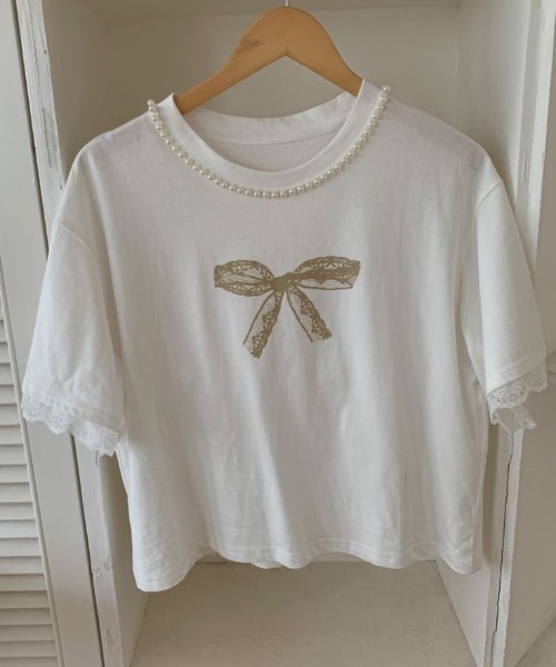Diosfront(ディオスフロント)の「カラーリボンプリント襟パール付きオーバーTee(Tシャツ/カットソー・レディース・ホワイト/ブラック/グレー・FREE)」の19枚目の写真