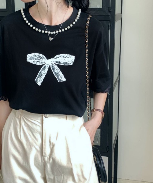 Diosfront(ディオスフロント)の「カラーリボンプリント襟パール付きオーバーTee(Tシャツ/カットソー・レディース・ホワイト/ブラック/グレー・FREE)」の4枚目の写真