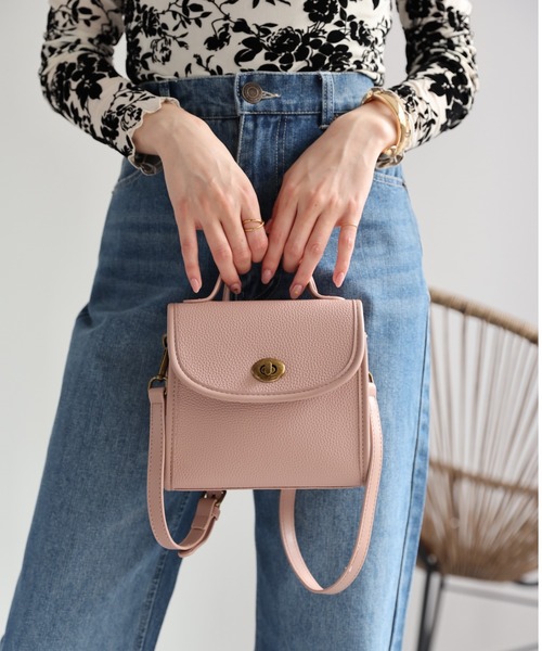 sakishimatokyo（サキシマトーキョー）の「【2WAY】フロント金具付きハンドバッグ/シーズンレス/合皮（ハンドバッグ・レディース・ベージュ/ブラック/オフホワイト/ピンク・FREE）」の4枚目の写真