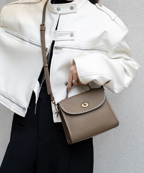 sakishimatokyo（サキシマトーキョー）の「【2WAY】フロント金具付きハンドバッグ/シーズンレス/合皮（ハンドバッグ・レディース・ベージュ/ブラック/オフホワイト/ピンク・FREE）」の7枚目の写真