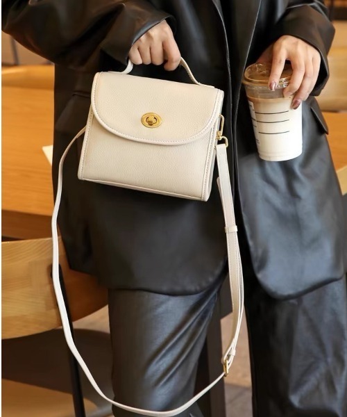 sakishimatokyo（サキシマトーキョー）の「【2WAY】フロント金具付きハンドバッグ/シーズンレス/合皮（ハンドバッグ・レディース・ベージュ/ブラック/オフホワイト/ピンク・FREE）」の5枚目の写真